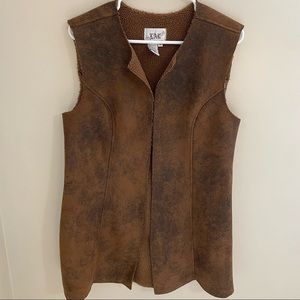 🎀 live A little vintage faux suede 2 tone faux fur lined vest, size M